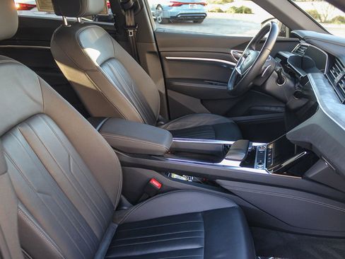 Certified 2022 Audi e-tron Premium w/ Convenience Plus Package image 25