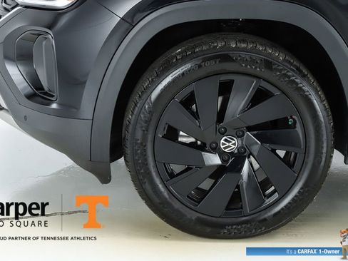 Used 2025 Volkswagen Atlas Cross Sport SE w/ Panoramic Sunroof Package image 5