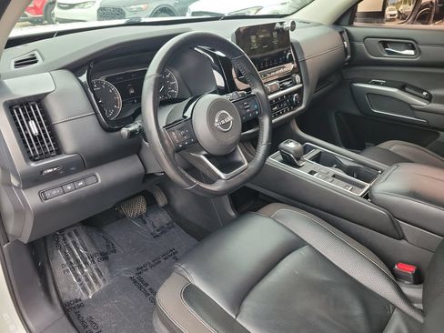 Used 2022 Nissan Pathfinder SL FWD image 15