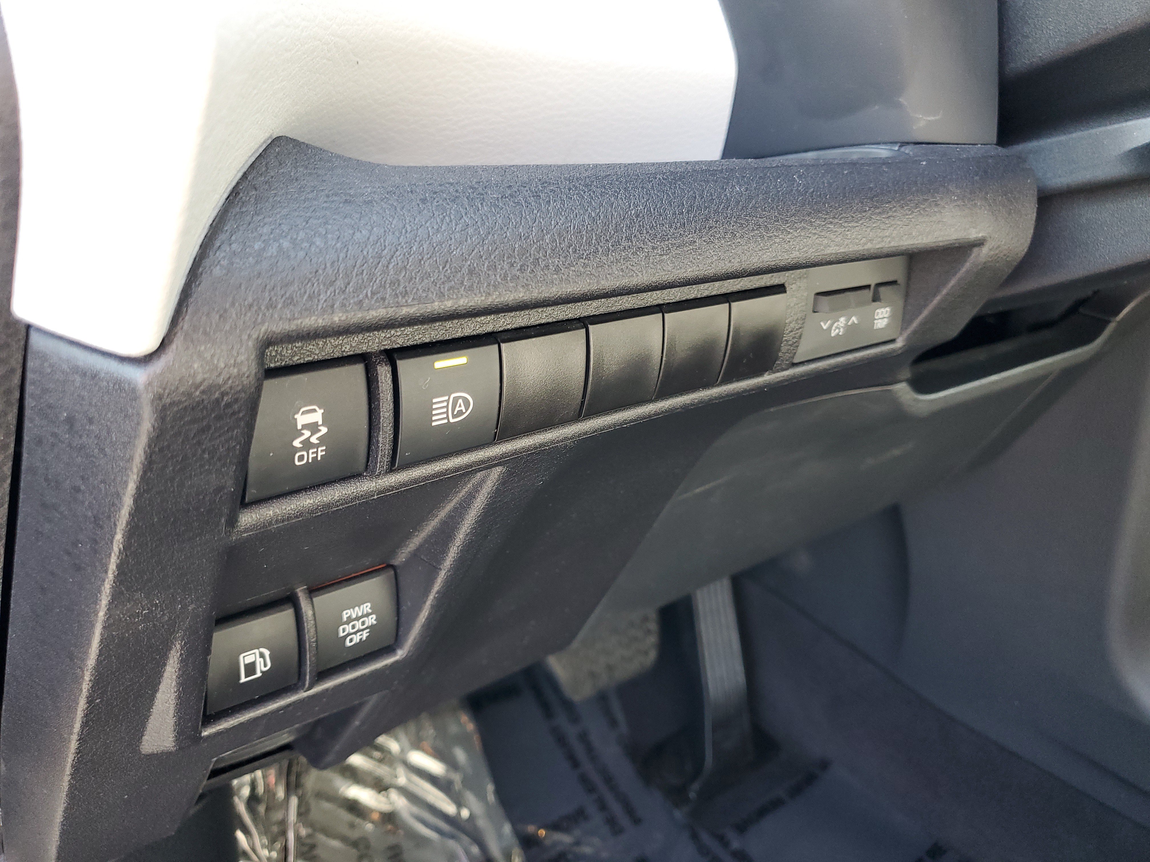 Certified 2025 Toyota Sienna LE FWD image 24