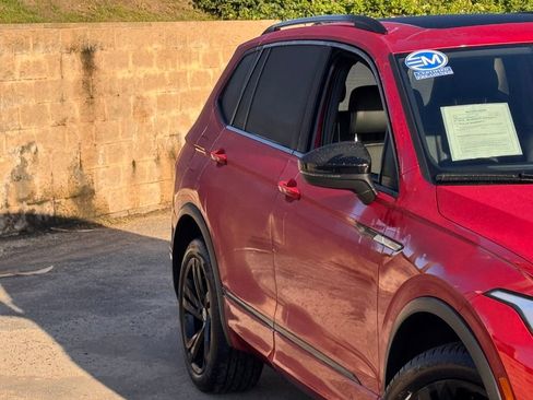 Used 2024 Volkswagen Tiguan SE R-Line image 5