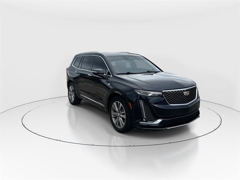 Used 2021 Cadillac XT6 Premium Luxury image 2