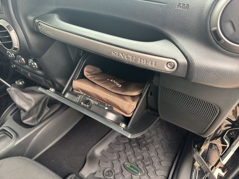 Used 2017 Jeep Wrangler Sport image 30