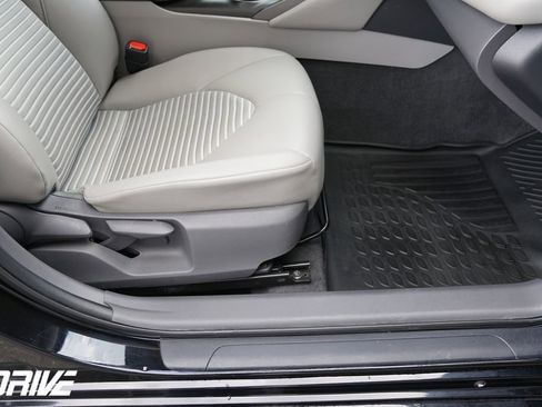 Used 2021 Toyota Camry SE image 40