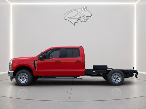 New 2026 Ford F350 XL w/ XL Chrome Package image 3