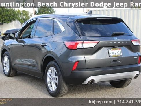 Used 2020 Ford Escape SE image 3