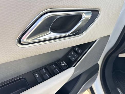 Used 2022 Land Rover Range Rover Velar R-Dynamic S image 19
