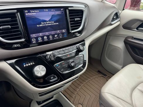 Used 2018 Chrysler Pacifica Touring-L Plus w/ Advanced Safetytec Group FWD image 10