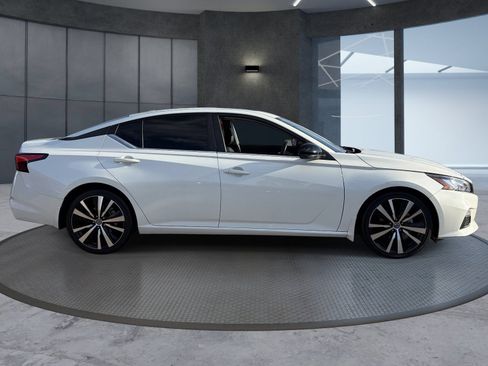 Used 2021 Nissan Altima 2.5 SR w/ SR Premium Package FWD image 7