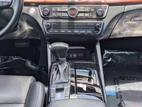 Used 2017 Kia Cadenza Premium FWD image 18