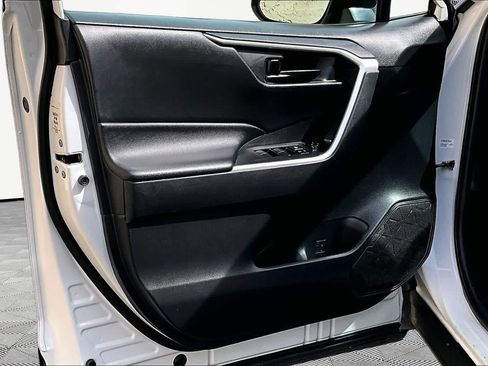Used 2021 Toyota RAV4 LE FWD image 22