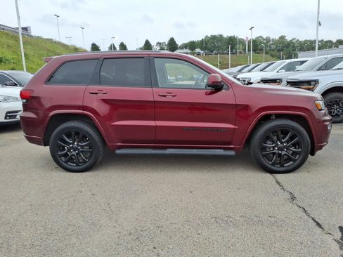 Used 2020 Jeep Grand Cherokee Altitude AWD/4WD image 2