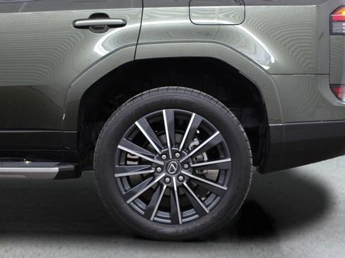 Used 2024 Lexus GX 550 w/ Accessory Package (31) AWD/4WD image 8