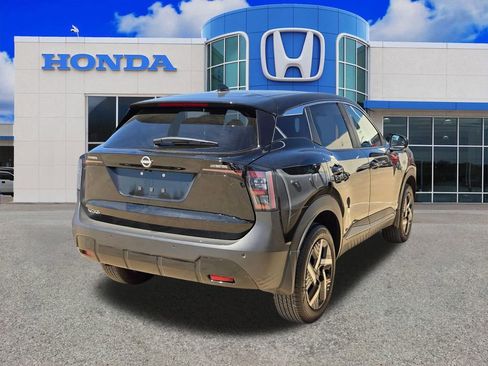 Used 2025 Nissan Kicks SV image 13