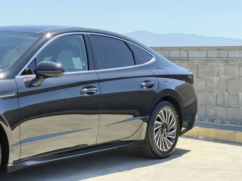 Used 2025 Hyundai Sonata Limited FWD image 9
