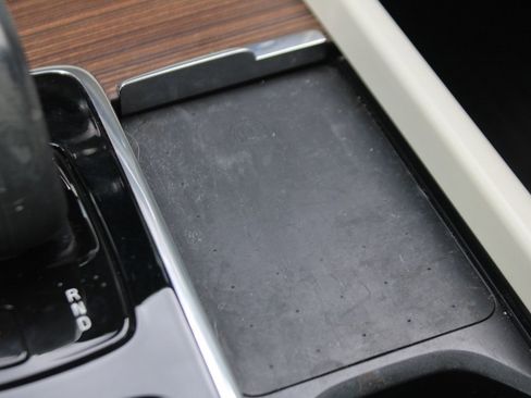 Used 2022 Volvo XC60 T8 Inscription Expression w/ Advanced Package image 24