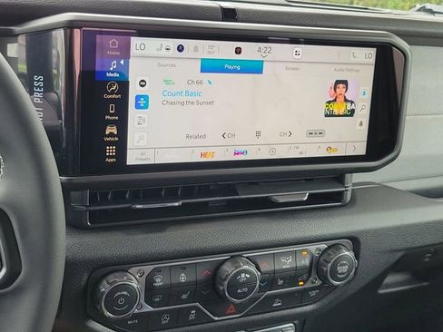 New 2026 Jeep Gladiator Sport image 18