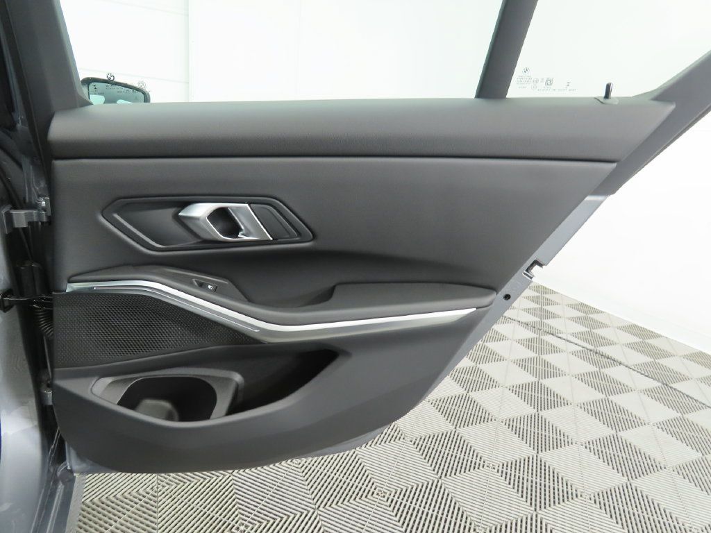 Used 2026 BMW 330i Sedan w/ Convenience Package RWD image 27