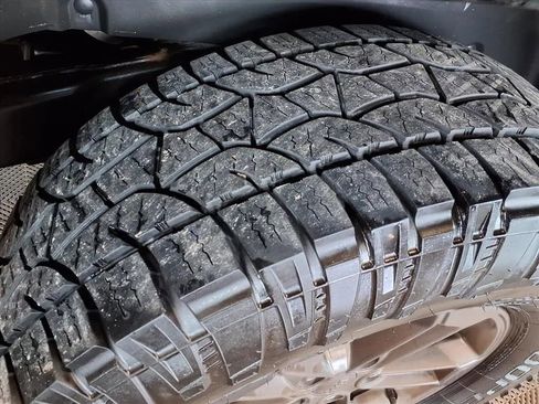 Used 2017 Jeep Wrangler Unlimited Sahara AWD/4WD image 9