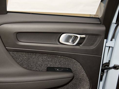 New 2026 Volvo XC40 B5 Ultra w/ Climate Package image 19