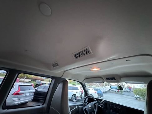 Used 2022 Chevrolet Express 3500 LS image 17