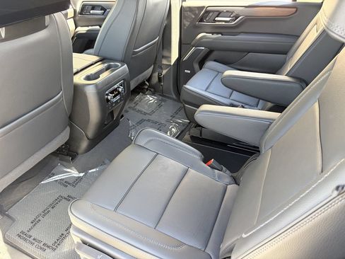 Used 2026 GMC Yukon XL Denali w/ Denali Reserve Package AWD/4WD image 16