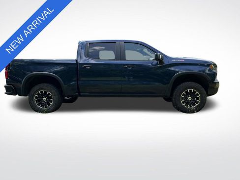 Used 2023 Chevrolet Silverado 1500 ZR2 w/ Technology Package AWD/4WD image 2