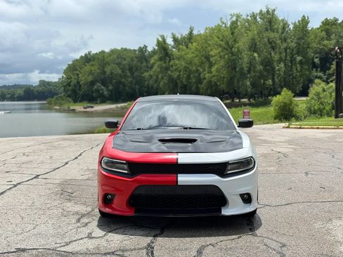 Used 2015 Dodge Charger SXT RWD image 2