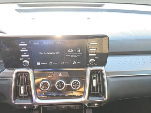 Used 2022 Kia Sorento LX FWD image 16