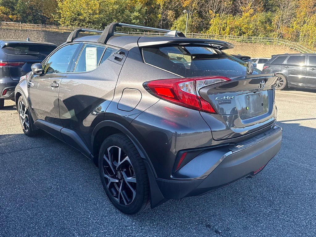 Used 2019 Toyota C-HR Limited FWD image 6
