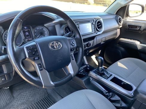 Used 2018 Toyota Tacoma SR5 image 17