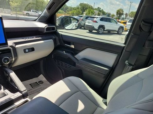Used 2025 Toyota Tacoma Limited AWD/4WD image 23