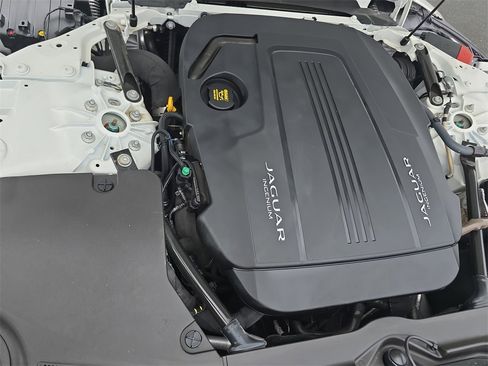 Used 2021 Jaguar F-TYPE Coupe image 31