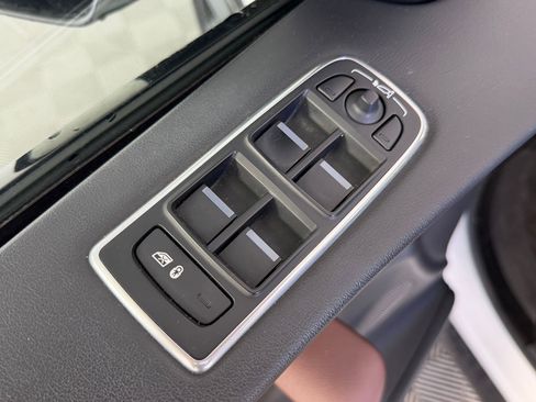 Used 2018 Jaguar F-PACE S image 23