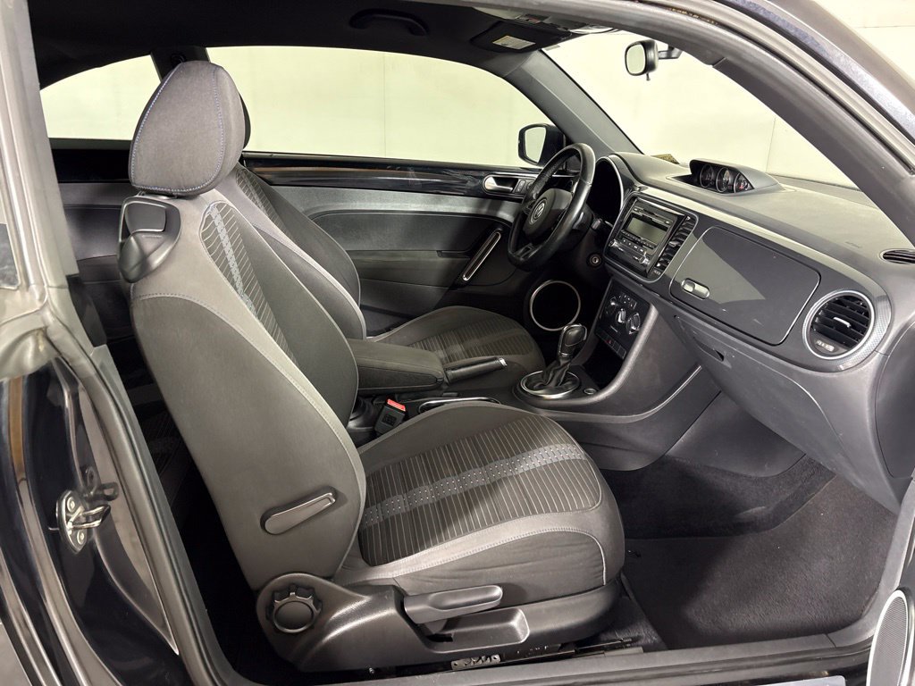 Used 2014 Volkswagen Beetle R-Line FWD image 18