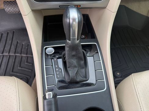 Used 2015 Volkswagen Passat 1.8T Limited Edition image 18