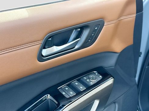 New 2025 Nissan Pathfinder Platinum w/ Cargo Package image 8