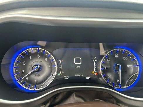 Used 2018 Chrysler Pacifica Touring-L Plus w/ Tire & Wheel Group FWD image 21
