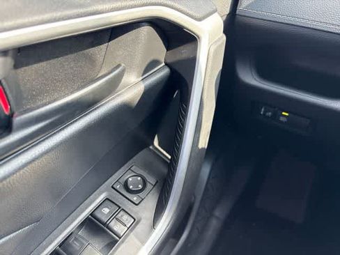 Used 2022 Toyota RAV4 LE AWD/4WD image 23
