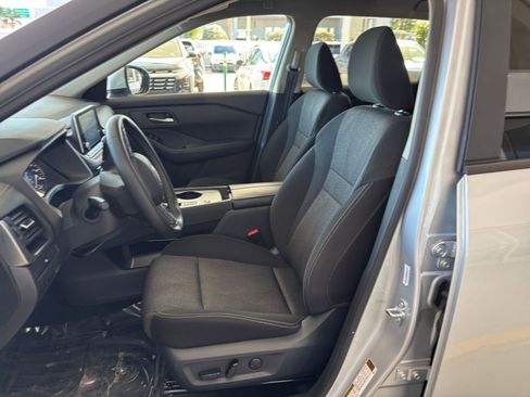 Used 2025 Nissan Rogue SV image 38