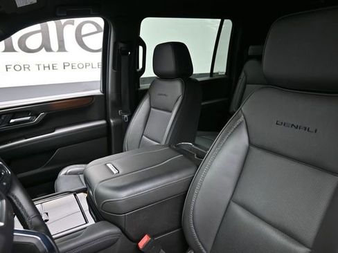 Used 2025 GMC Yukon XL Denali AWD/4WD image 16
