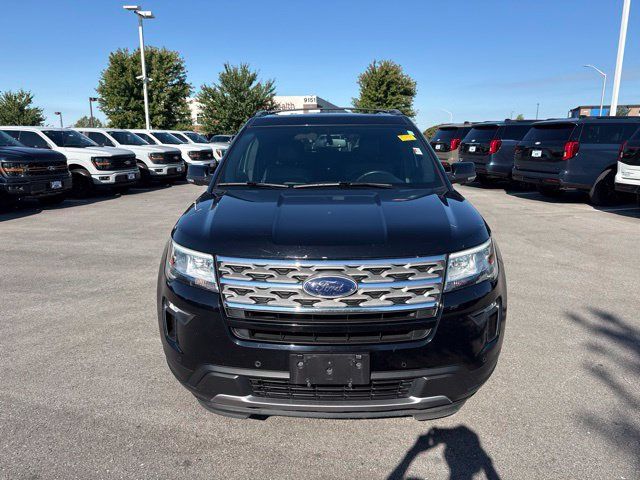 Used 2018 Ford Explorer XLT w/ Equipment Group 202A FWD image 2