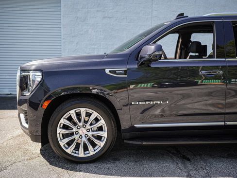 Used 2024 GMC Yukon Denali w/ Advanced Technology Package AWD/4WD image 11