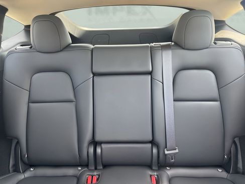 Used 2025 Tesla Model Y Long Range image 11