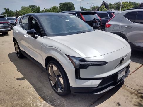 New 2025 Volvo EX30 Plus image 3