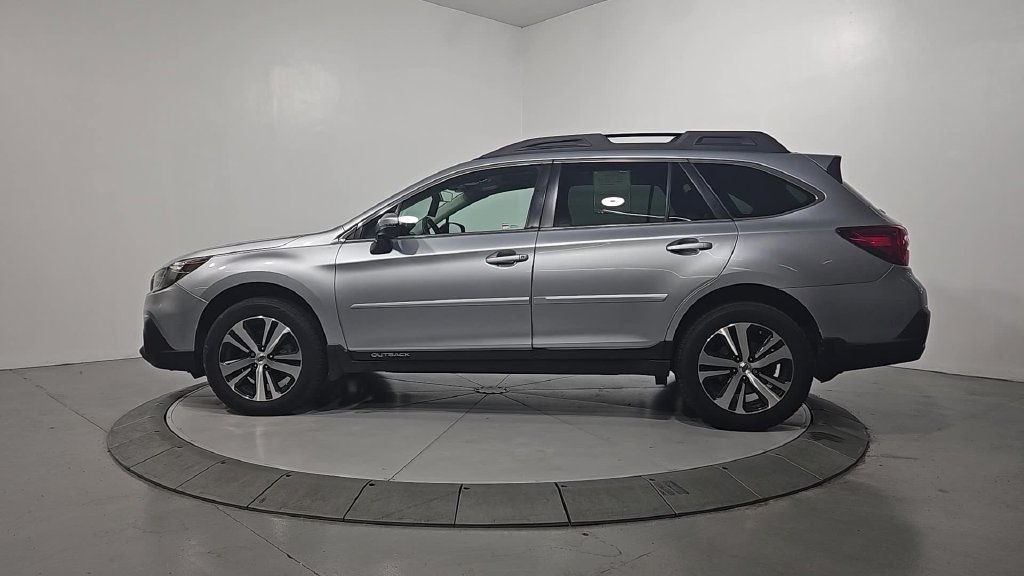 Used 2018 Subaru Outback 3.6R Limited AWD/4WD image 2