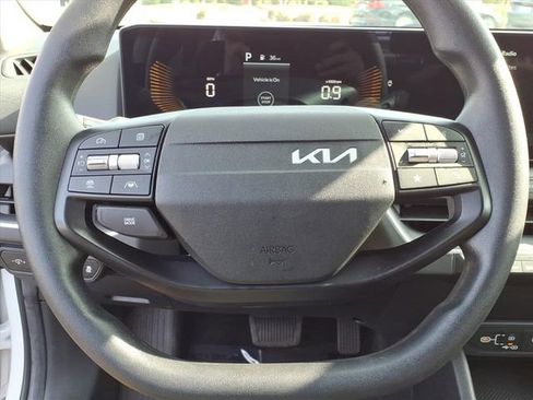 Used 2025 Kia K4 LXS image 19