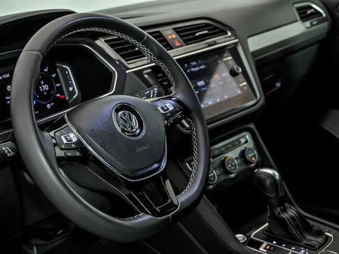 Used 2021 Volkswagen Tiguan SE AWD/4WD image 16