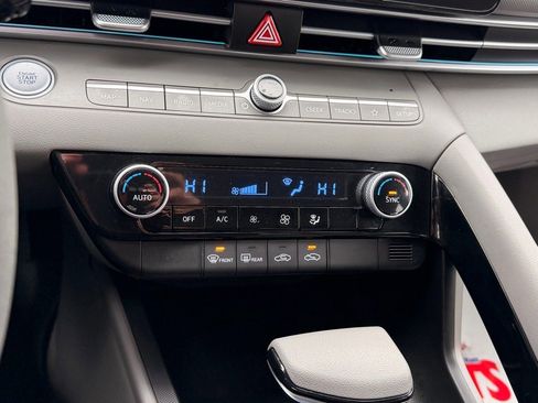 Used 2024 Hyundai Elantra Blue image 18