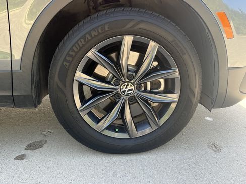 Certified 2023 Volkswagen Tiguan SE FWD image 11